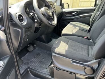 Saipa: Mercedes-Benz yük/furqon avtomobili - Salon: 3 nəfərlik ön oturacaq