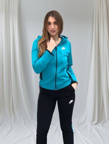 zara zenske majice: Nike ženska trenerka pamuk

Novo
Pamuk
Veličine xs s m l