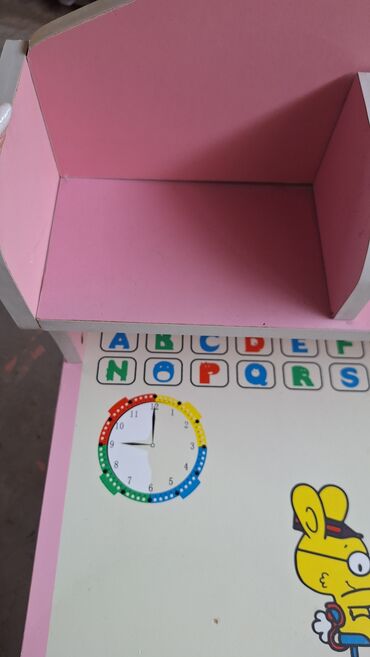 Uşaq masaları: Çox istifadə olunmayıb üstünə kitab yığılıb. Sadəcə işlədilmiyib deyə -da lalafo.az — 4 Uşaq masaları: Çox istifadə olunmayıb üstünə kitab yığılıb. Sadəcə işlədilmiyib deyə — 4