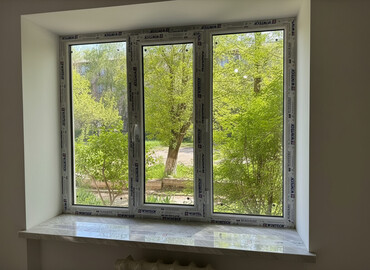 скотч для окон: Пластиковое окно из ПВХ-профиля WINTECH, трехстворчатое