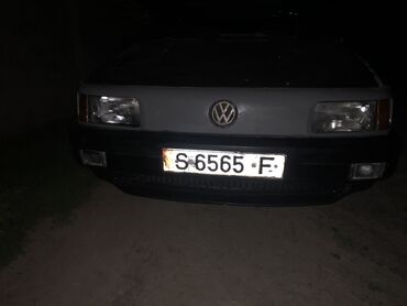 продаю пассат универсал: Volkswagen Passat: 1988 г., 1.8 л, Механика, Бензин, Седан