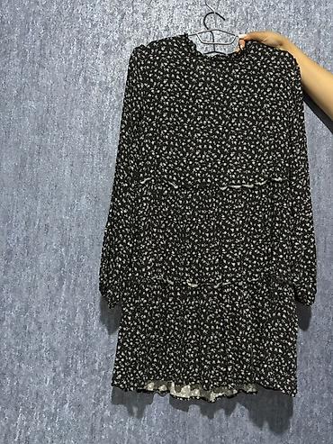 Qara rəngli, xırda ağ çiçək naxışlı qadın donu. - Model: uzunqollu