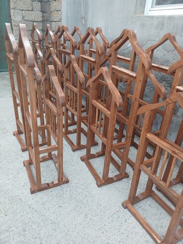 Mağaza asılqanları: Taxta geyim asqısı – otaq üçün sərbəst dayanan valet stend - — 3