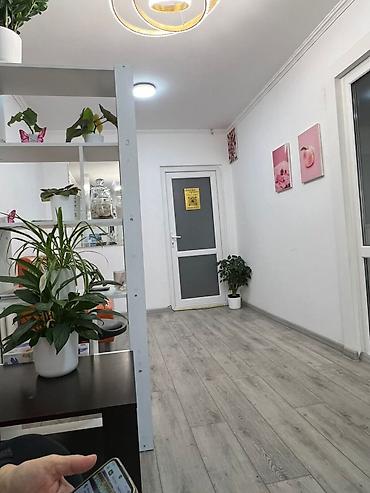 бишкек салон: Продажа офисов 65 м², С ремонтом, Многоэтажное здание, 1 этаж — 2