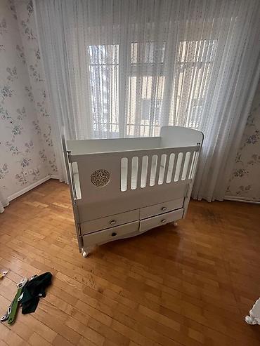 Ağ rəngli uşaq beşiyi — transformasiya olunan model - Material