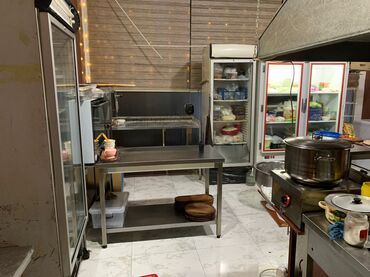 Restoran, kafelər: Hazır restoran satılır. Hal hazırda fəaliyyətdədir. Yeri tam — 13