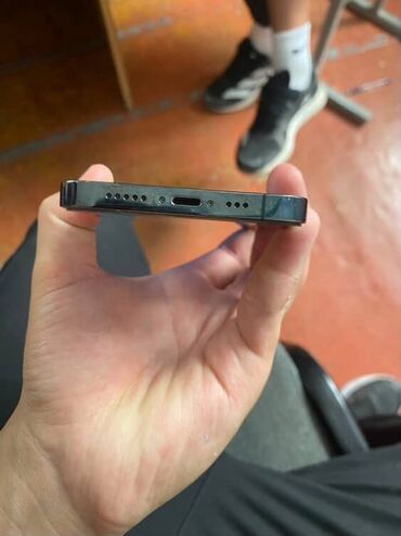 айфоны в кредит: IPhone 12 Pro, Б/у, 128 ГБ, Black Titanium, Защитное стекло, Чехол, 93 %