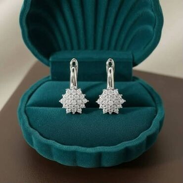 Minđuše: Set minđuša – elegantni modeli sa cirkonima Par 1000 din,dva para 1400 — 3