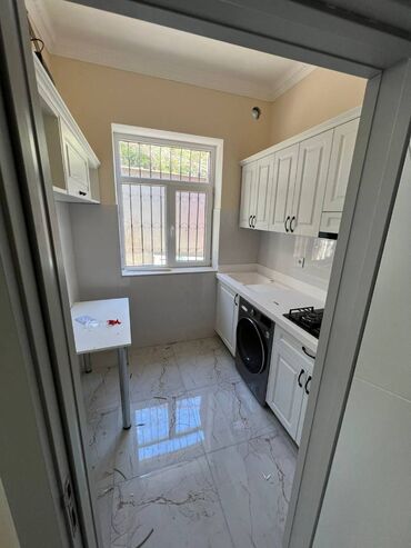 Digər kommersiya daşınmaz əmlakı: Badamdarda yerləşən 100 kv sahəsi olan təmirli əşyalı 2otağlı — 14