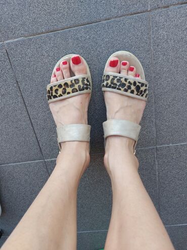 ravne zlatne sandale: Sandale, 38