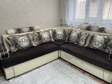 уголок мягкий мебель диван: Угловой диван, цвет - Коричневый, Б/у