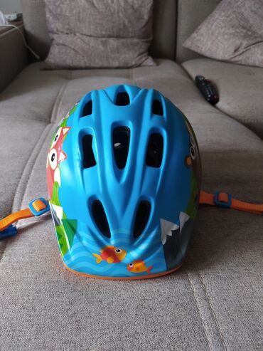 шлем вело: Шлем немного б/у. На 3-6 лет. Надо мерить. Штаты. 1200 сом