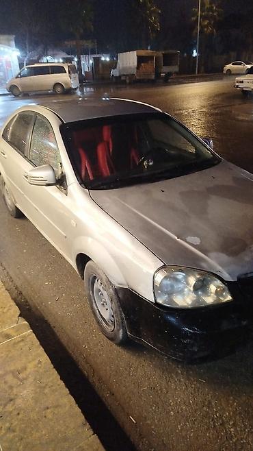 Chevrolet: Chevrolet Lacetti sedan - Kuzov: 4 qapı, gümüşü rəng, tonlanmış arxa — 3