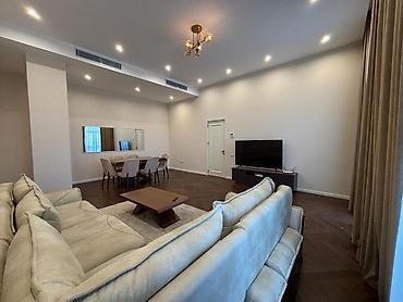 divanlarin temiri: İcarəyə verilir 4 otaqlı yeni tikili 154 m², Ağ şəhər q. Kateqoriya — 2