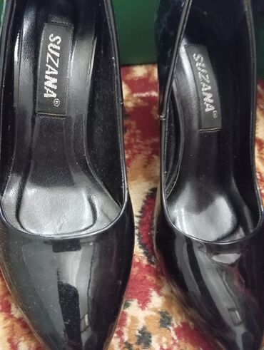 каблуки черные: Туфли 36, цвет - Черный