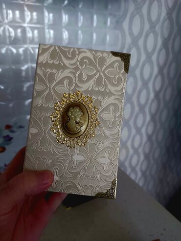 Ətriyyat: Avropanın ən gözəl delüks yağ ətirləri. Hədiyyəlik qutular — 12