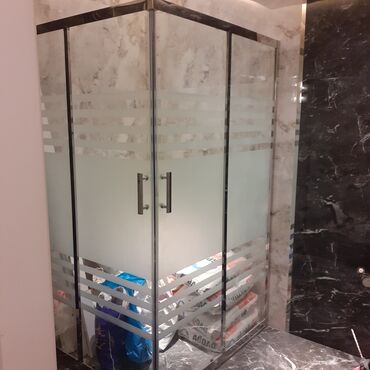 Duş kabinaları, arakəsmələr: Yeni Arakəsmə, Künc üçün, Pulsuz çatdırılma — 30