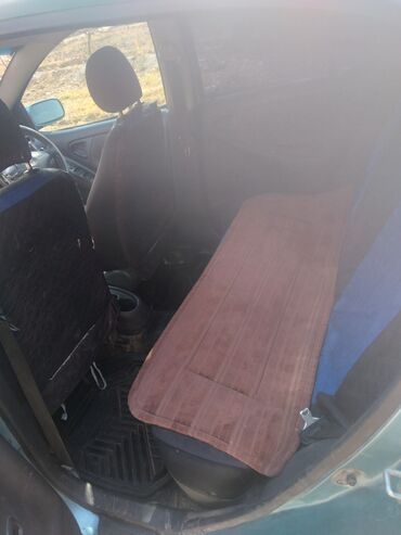 меняю на мазду: Toyota Vitz: 2002 г., 1.3 л, Автомат, Бензин, Бус