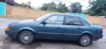 машиналар: Volkswagen Passat: 1988 г., 1.8 л, Механика, Бензин, Седан