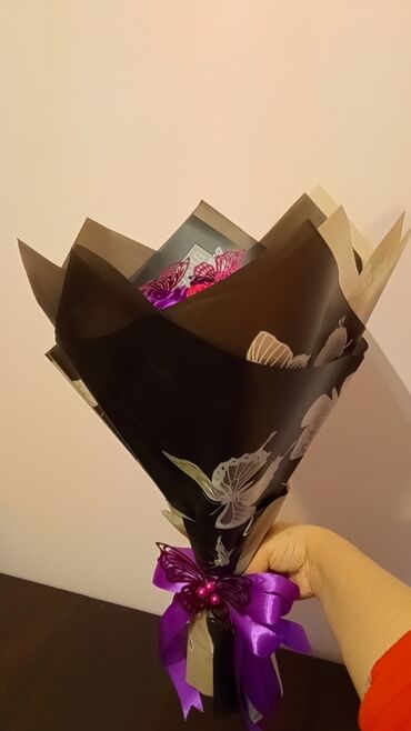 Hədiyyələr: Lentdən solmayan güllər bənövşəyi rəngli, 21 ədədli gül buketi 14 -da lalafo.az — 9 Hədiyyələr: Lentdən solmayan güllər bənövşəyi rəngli, 21 ədədli gül buketi 14 — 9