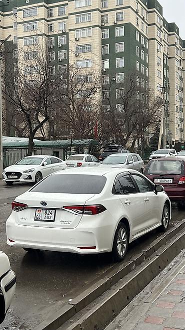 Toyota: Toyota Corolla: 2022 г., 1.8 л, Вариатор, Гибрид, Седан — 9