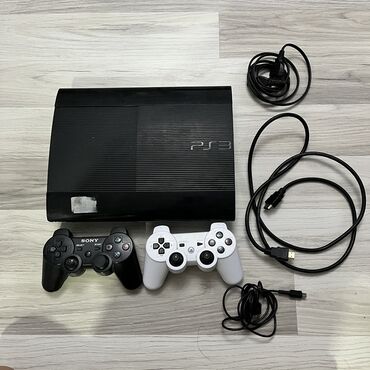 Tavalar: Sony PlayStation 3 (PS3) Super Slim oyun konsolu seti Komplekt: - PS3