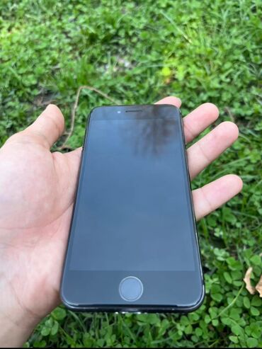 Apple iPhone: IPhone 8, Б/у, 128 ГБ, Черный, Зарядное устройство, Защитное стекло, Кабель, 100 %