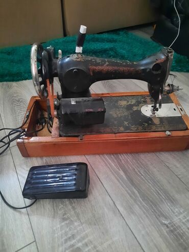 Paltar tikişi: Tikiş maşını.əlavə motor qurlaşdırılıb pedalla işləyir.Başı çıxan adan