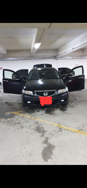 купить машину под выкуп: Honda Accord черного цвета, модель седана, с четырьмя дверями
