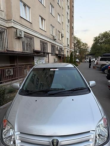 Toyota: Toyota Ist: 2003 г., 1.5 л, Автомат, Бензин, Хэтчбэк — 2