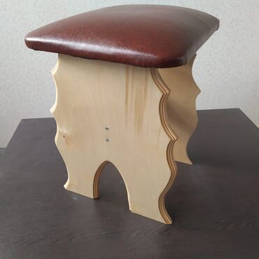 стулья для кухни: Табуретки для кухни с мягким сиденьем (кожзам ) .Комплект 4 штуки