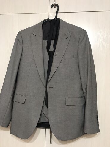 52 размер мужской одежды: Костюм L (EU 40), цвет - Серый