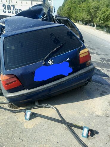 шины бу бишкек оптом: Автомобиль Volkswagen Golf III в кузове хэтчбек, окрашенный в синий