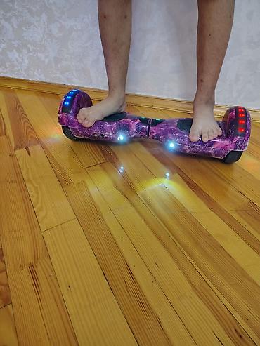 hoverboard aparatı 2 el: Hovərbord – parlaq bənövşəyi/kainat dizaynı, LED işıqlar və Bluetooth — 1