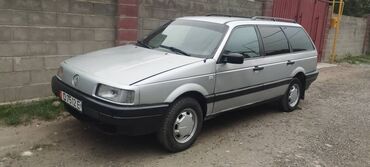 Volkswagen: Автомобиль Volkswagen Passat в кузове универсал. Серебристый цвет