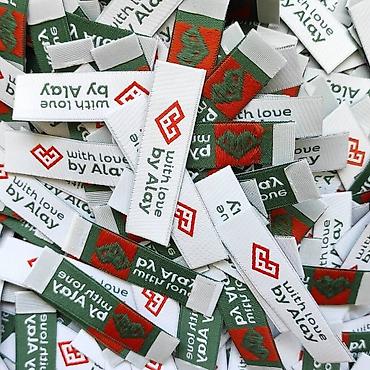 Другие услуги пошива одежды: Жаккардовые этикетки, и основа и логотип вышиваются нитями, главное — 17