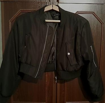 Qadınlar üçün qısa bomber ceket: - Rəng: qara - Model: qısa/kropped