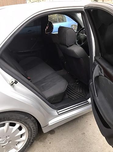 Mercedes-Benz: Mercedes-Benz E-Class: 2.2 l | 1999 il Sedan — 2