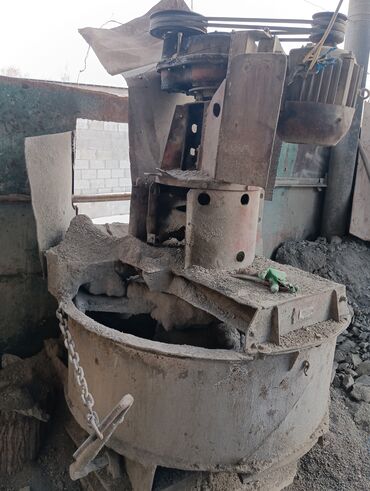 Пескоблок ГЭС 2: Бетомешалка советская
работает отлично
металл толстый
