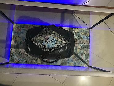 Rəf vitrinləri: LED işıqlı şüşə vitrin/masa - Material: dörd tərəfi şəffaf şüşə — 3