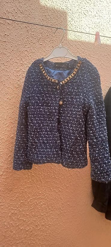 Xanım jaketi – qısa kəsim, toxumalı bouclé/ tweed üslubunda parça