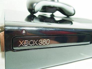 where to sell used electronics: U ponudi Xbox 360 konzola, odlično očuvana. Noviji model sa pločom — 8