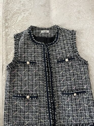 Кастрюли: Qadınlar üçün tweed jilet - Klassik krujak (round-neck) dizayn, önü