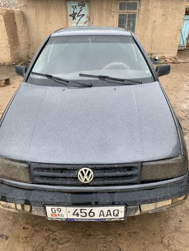 Volkswagen Vento: 1993 г., 2 л, Механика, Бензин, Седан
