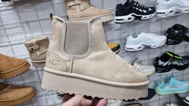 policijske čizme: Ugg mini boots