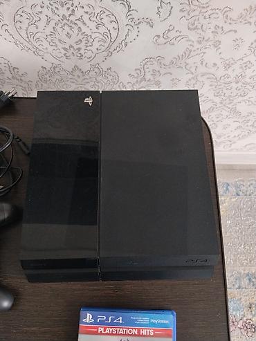 PS4 (Sony PlayStation 4): PlayStation 4 (оригинальная модель, черная) Комплектация: - Консоль — 1
