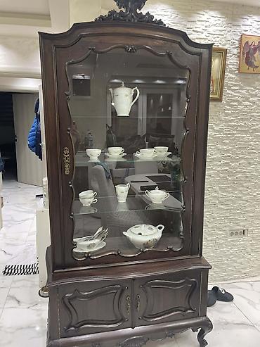 forma ideale vitrine sa staklom: Vitrina od punog drveta sa staklenim izloženim delom – — 6