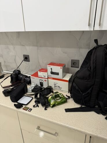 Fotokameralar: Canon DSLR fotoqrafiya dəsti Tərkib: - Canon peşəkar DSLR fotoaparat — 10