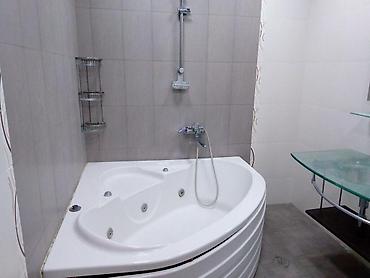 аренда гаража: İcarəyə verilir 3 otaqlı yeni tikili 145 m², 8 Noyabr m. 1 300 AZN/ay — 9