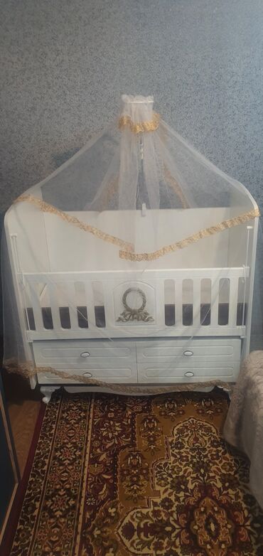 Beşiklər: Oğlan və qız üçün, İşlənmiş, Dördbucaq, Beşik, Matras ilə, Yellənmə mexanizm ilə -da lalafo.az — 6 Beşiklər: Oğlan və qız üçün, İşlənmiş, Dördbucaq, Beşik, Matras ilə, Yellənmə mexanizm ilə — 6